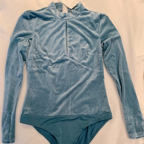 H&M long sleeve bodysuit - Picture 2 of 5